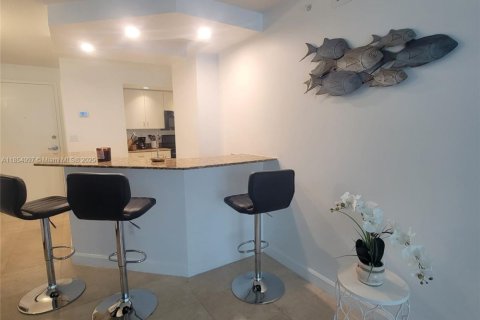 Condo in Miami Beach, Florida, 1 bedroom  № 1888022 - photo 15