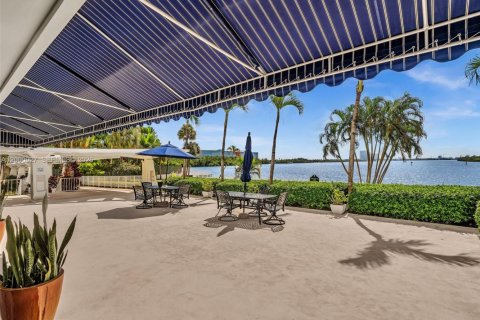 Снять в аренду кондоминиум в Санни-Айлс-Бич, Флорида 2 спальни, 104.05м2, № 2065139 - фото 5