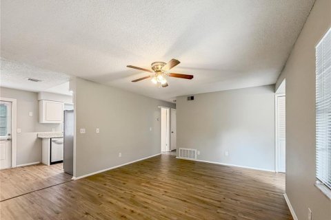 Villa ou maison à louer à Casselberry, Floride: 3 chambres, 96.99 m2 № 2418959 - photo 3