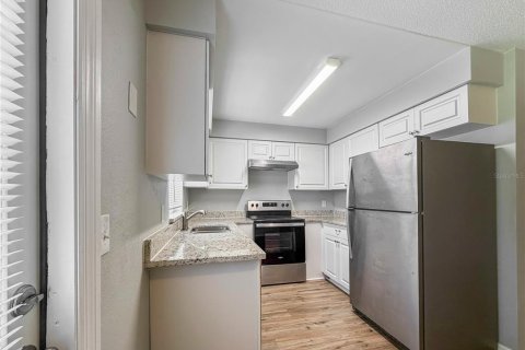 Villa ou maison à louer à Casselberry, Floride: 3 chambres, 96.99 m2 № 2418959 - photo 6