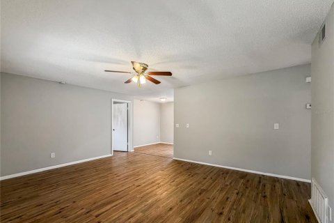 Villa ou maison à louer à Casselberry, Floride: 3 chambres, 96.99 m2 № 2418959 - photo 5