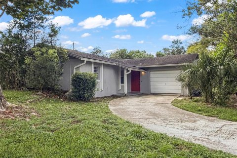 Villa ou maison à louer à Casselberry, Floride: 3 chambres, 96.99 m2 № 2418959 - photo 2