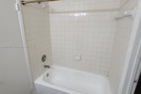Снять в аренду квартиру в Хомстед, Флорида 2 спальни, 80.17м2, № 2080590 - фото 7
