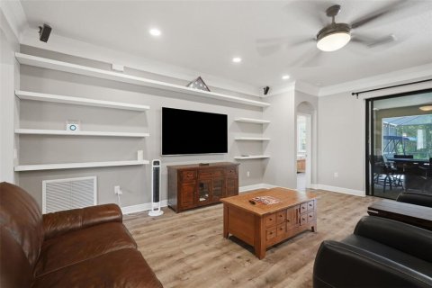 House in Tampa, Florida 4 bedrooms, 232.35 sq.m. № 2152048 - photo 9