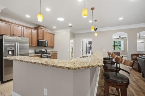 House in Tampa, Florida 4 bedrooms, 232.35 sq.m. № 2152048 - photo 12