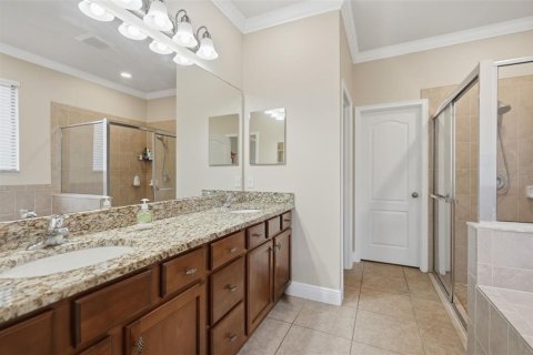 House in Tampa, Florida 4 bedrooms, 232.35 sq.m. № 2152048 - photo 17