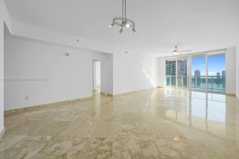 Copropriété à vendre à Aventura, Floride: 3 chambres, 187.66 m2 № 1934482 - photo 4