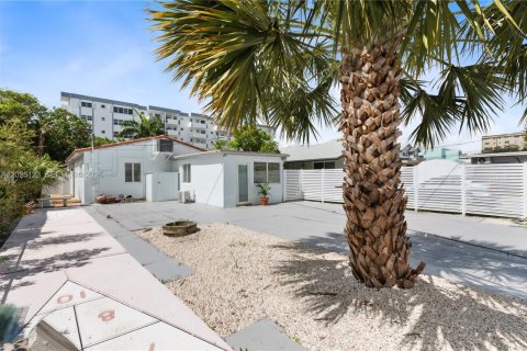House in Hollywood, Florida 3 bedrooms, 137.4 sq.m. № 2266004 - photo 21