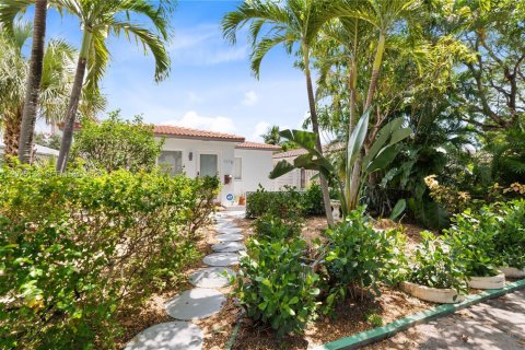 House in Hollywood, Florida 3 bedrooms, 137.4 sq.m. № 2266004 - photo 20