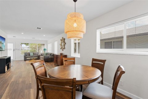 House in Hollywood, Florida 3 bedrooms, 137.4 sq.m. № 2266004 - photo 5