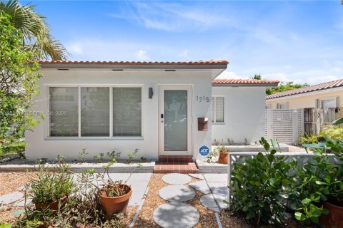 House in Hollywood, Florida 3 bedrooms, 137.4 sq.m. № 2266004