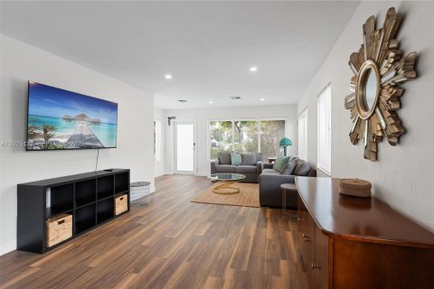 House in Hollywood, Florida 3 bedrooms, 137.4 sq.m. № 2266004 - photo 6