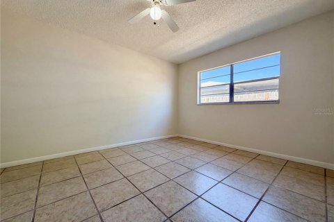 House in Brandon, Florida 3 bedrooms, 105.54 sq.m. № 2116116 - photo 4