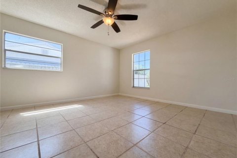 House in Brandon, Florida 3 bedrooms, 105.54 sq.m. № 2116116 - photo 9