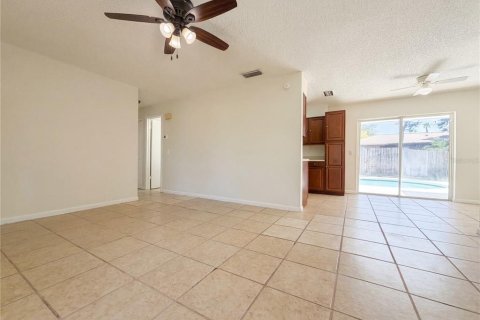 House in Brandon, Florida 3 bedrooms, 105.54 sq.m. № 2116116 - photo 7