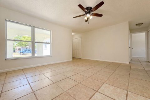 House in Brandon, Florida 3 bedrooms, 105.54 sq.m. № 2116116 - photo 8