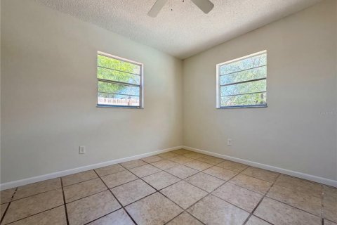 House in Brandon, Florida 3 bedrooms, 105.54 sq.m. № 2116116 - photo 18