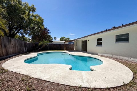 House in Brandon, Florida 3 bedrooms, 105.54 sq.m. № 2116116 - photo 5