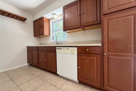 House in Brandon, Florida 3 bedrooms, 105.54 sq.m. № 2116116 - photo 14