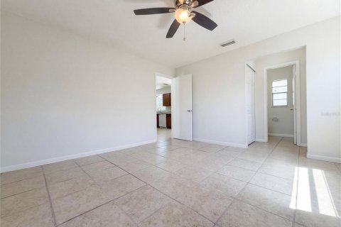 House in Brandon, Florida 3 bedrooms, 105.54 sq.m. № 2116116 - photo 10