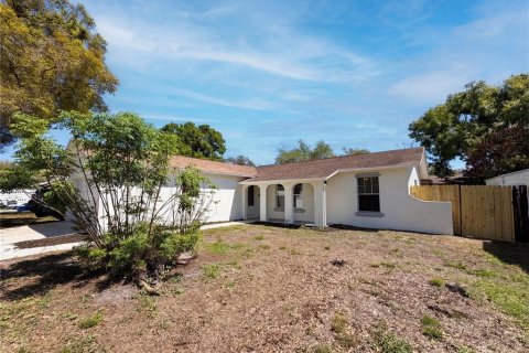House in Brandon, Florida 3 bedrooms, 105.54 sq.m. № 2116116 - photo 6