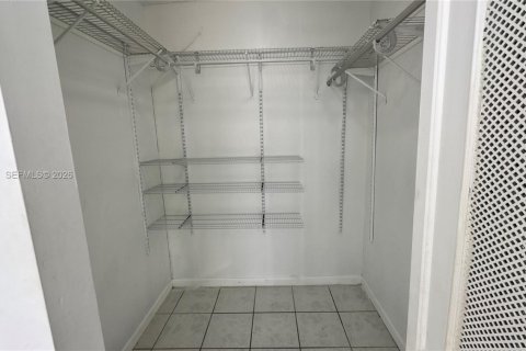 Copropriété à louer à Sunny Isles Beach, Floride: 1 chambre, 71.26 m2 № 1998301 - photo 22