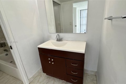 Copropriété à louer à Sunny Isles Beach, Floride: 1 chambre, 71.26 m2 № 1998301 - photo 25