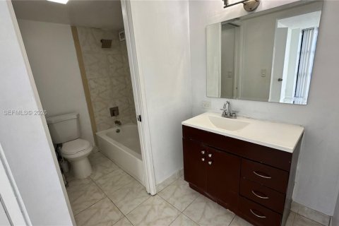 Copropriété à louer à Sunny Isles Beach, Floride: 1 chambre, 71.26 m2 № 1998301 - photo 24