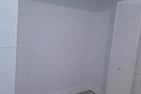 House in Miami, Florida 3 bedrooms, 113.99 sq.m. № 2068822 - photo 5
