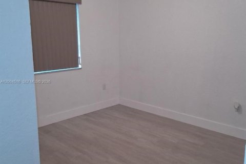 House in Miami, Florida 3 bedrooms, 113.99 sq.m. № 2068822 - photo 3