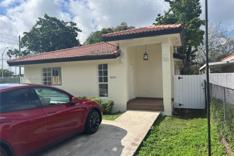 House in Miami, Florida 3 bedrooms, 113.99 sq.m. № 2068822