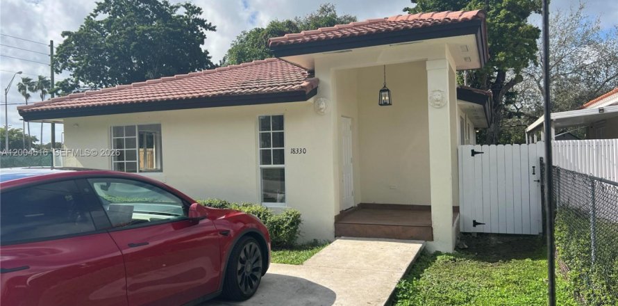 House in Miami, Florida 3 bedrooms, 113.99 sq.m. № 2068822