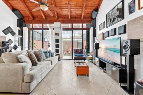 Купить таунхаус в Пемброк-Пайнс, Флорида 3 комнаты, 122.45м2, № 2250096 - фото 9