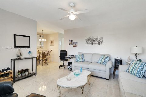 Condo in Miami, Florida, 1 bedroom  № 2170290 - photo 7