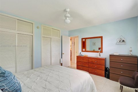 Condo in Miami, Florida, 1 bedroom  № 2170290 - photo 17