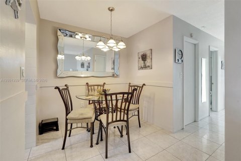 Condo in Miami, Florida, 1 bedroom  № 2170290 - photo 8