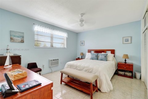 Condo in Miami, Florida, 1 bedroom  № 2170290 - photo 15
