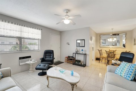 Condo in Miami, Florida, 1 bedroom  № 2170290 - photo 6