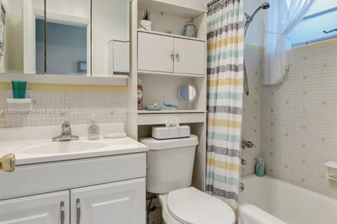 Condo in Miami, Florida, 1 bedroom  № 2170290 - photo 21
