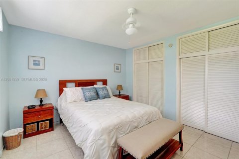 Condo in Miami, Florida, 1 bedroom  № 2170290 - photo 16