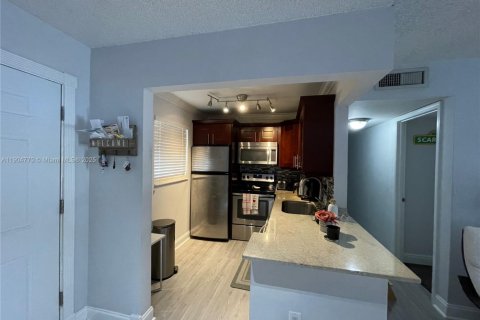 Condominio en venta en Miami, Florida, 2 dormitorios, 83.7 m2 № 1956514 - foto 2