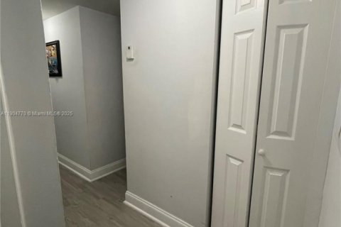 Condominio en venta en Miami, Florida, 2 dormitorios, 83.7 m2 № 1956514 - foto 10