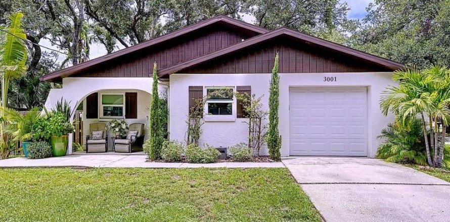 House in Tampa, Florida 3 bedrooms, 125.88 sq.m. № 1821101