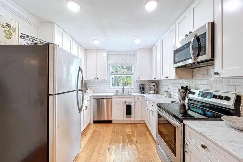 House in Tampa, Florida 3 bedrooms, 125.88 sq.m. № 1821101 - photo 6