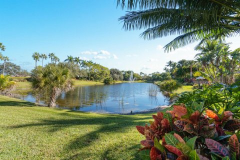 House in Boca Raton, Florida 5 bedrooms, 305.74 sq.m. № 2178791