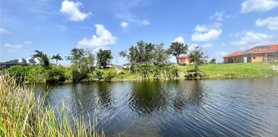 Land in Cape Coral, Florida № 2225925