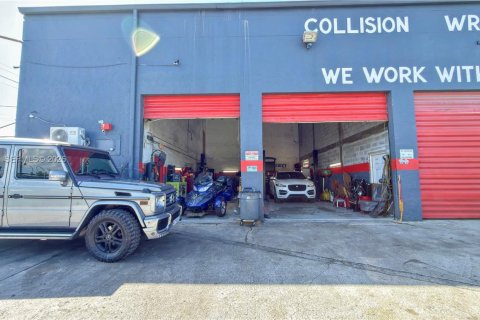 Immobilier commercial à West Park, Floride № 2048674