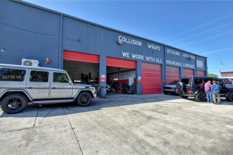 Immobilier commercial à vendre à West Park, Floride № 2048674 - photo 2