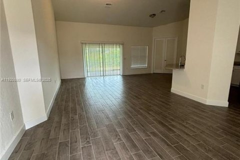 Купить виллу или дом в Лихай-Эйкерс, Флорида 4 спальни, № 1991617 - фото 8