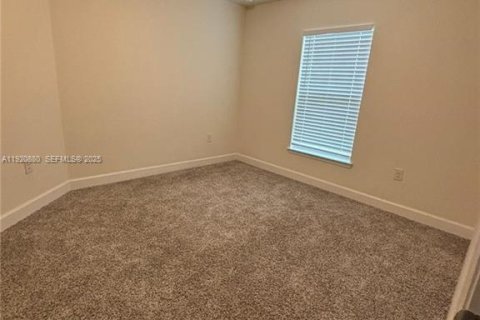 Купить виллу или дом в Лихай-Эйкерс, Флорида 4 спальни, № 1991617 - фото 12